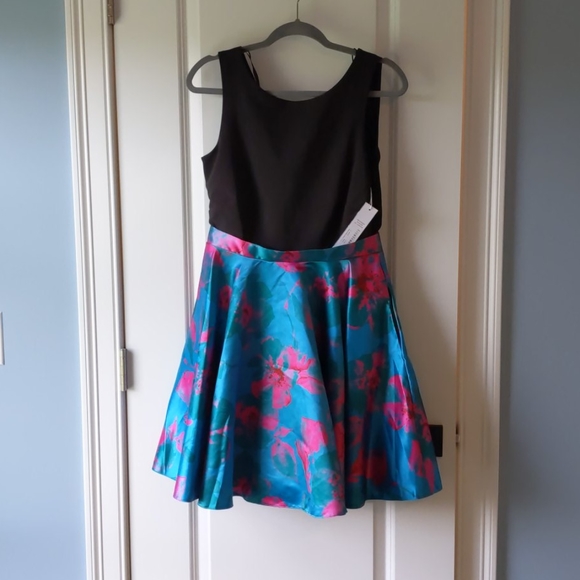 closet floral skater dress The Closet Lover Selita Floral Printed Skater Dress, Women's Fashion, Dresses & Sets, Dresses on Carousell